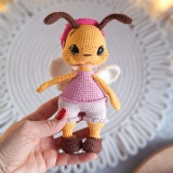Szydełkowa Pszczółka Amigurumi w ubranku – dekoracja i prezent handmade