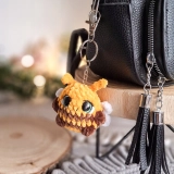 Brelok Pszczółka na szydełku z pluszowej włóczki Handmade Amigurumi