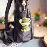 Brelok Żabka Handmade Ciemnozielona na Szydełku 15 cm