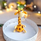 Żyrafa szydełkowa 19 cm – rękodzieło, zabawka handmade