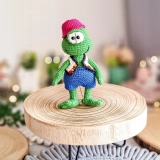 Ręcznie szydełkowana żabka w kapeluszu 16 cm Handmade Prezent