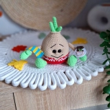 Cebulka szydełkowa maskotka handmade 13 cm amigurumi zabawka