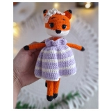 Lisiczka maskotka handmade w sukience 22 cm zabawka szydełkowa