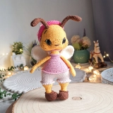 Szydełkowa Pszczółka Amigurumi w ubranku – dekoracja i prezent handmade