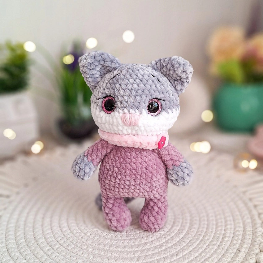Kotek szydełkowy handmade pluszowy amigurumi 18 cm maskotka