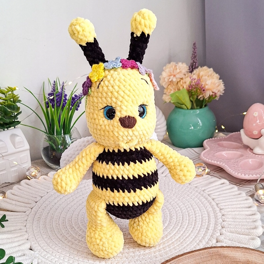 Pszczółka szydełkowa handmade pluszowa amigurumi 28 cm