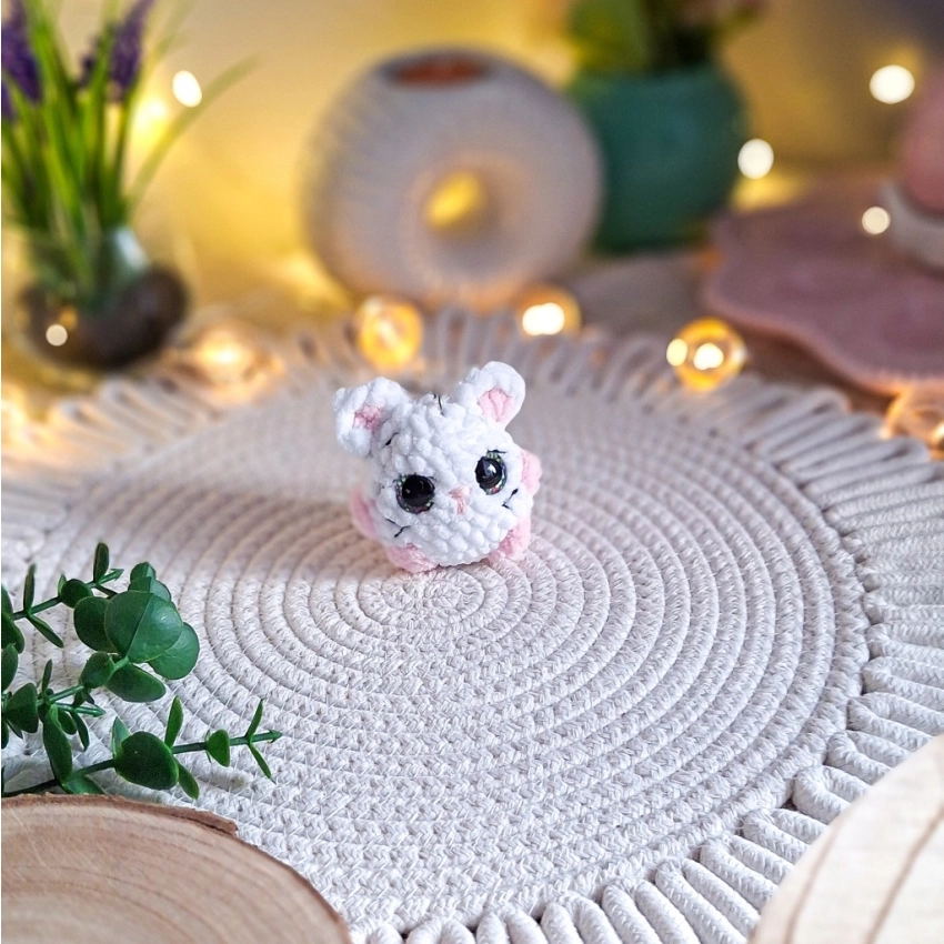 Myszka Brelok Handmade z Pluszowej Włóczki Amigurumi Biała