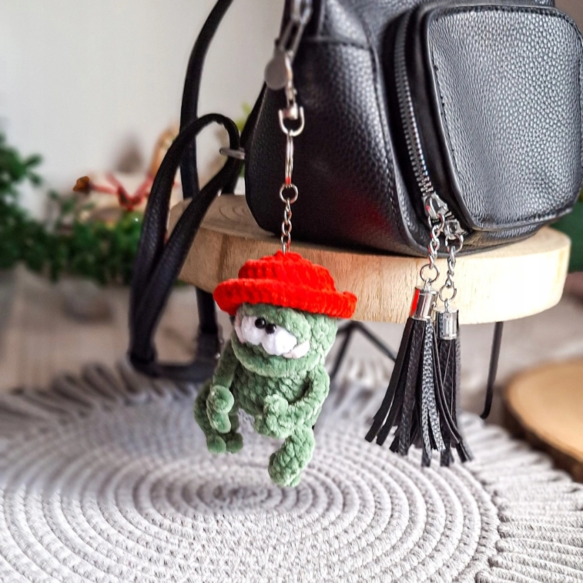 Brelok żabka szydełkowa handmade pluszowa amigurumi 13 cm