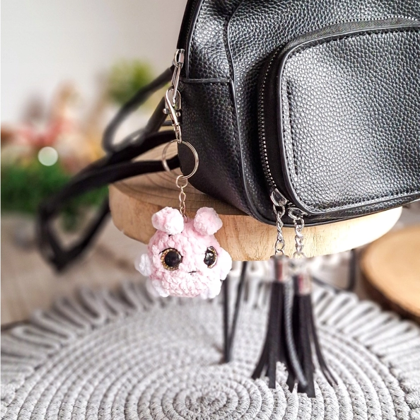 Różowy brelok królik handmade na szydełku | Maskotka z pluszowej włóczki