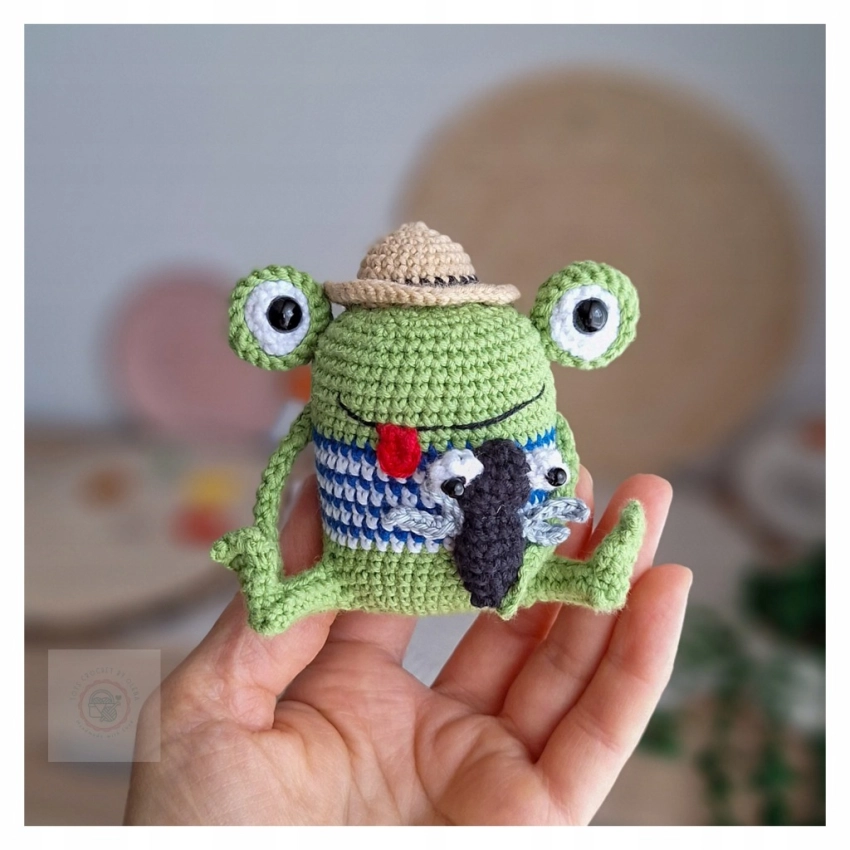 Żabka szydełkowa brelok 10 cm handmade amigurumi zawieszka