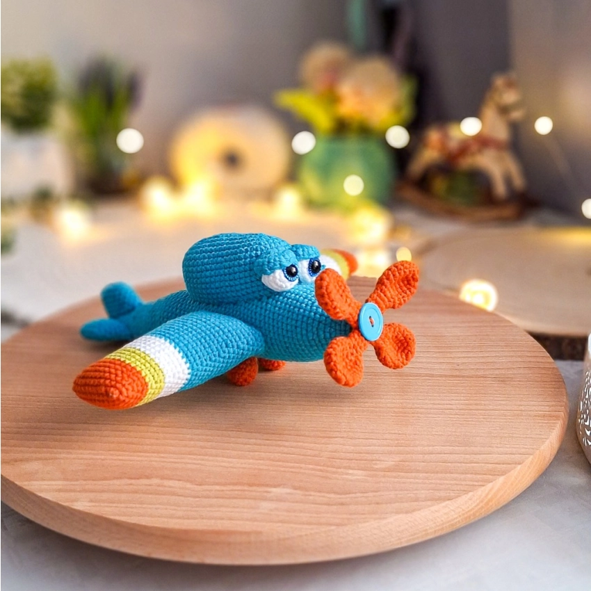 Samolot maskotka szydełkowa 23cm handmade prezent dla chłopca przytulanka