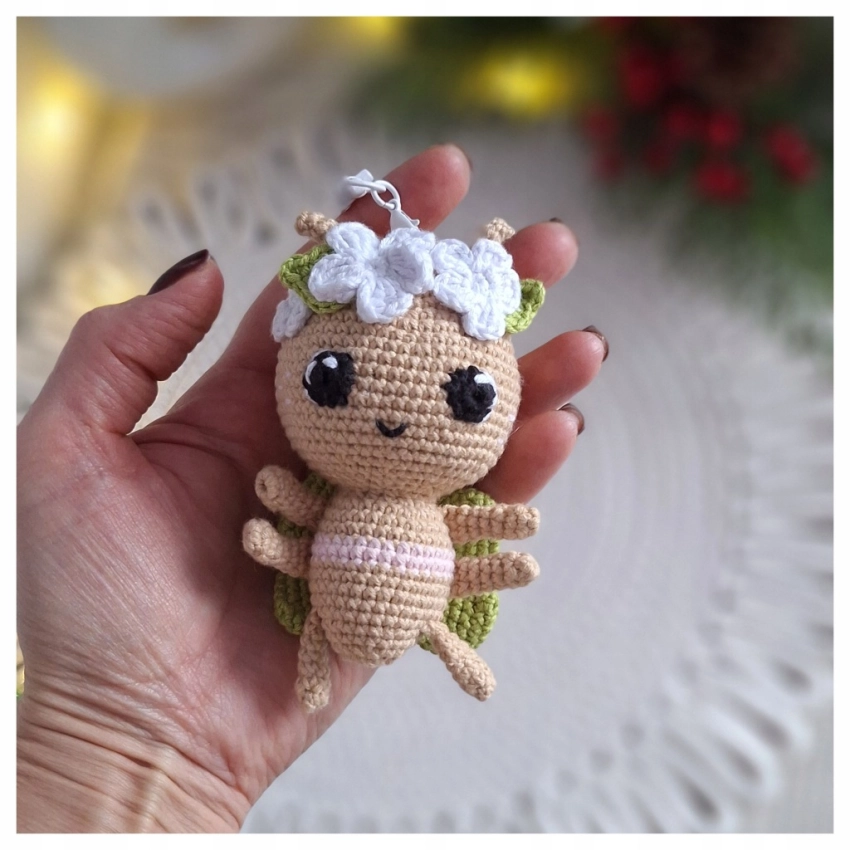 Motylek szydełkowy brelok 8 cm amigurumi rękodzieło maskotka