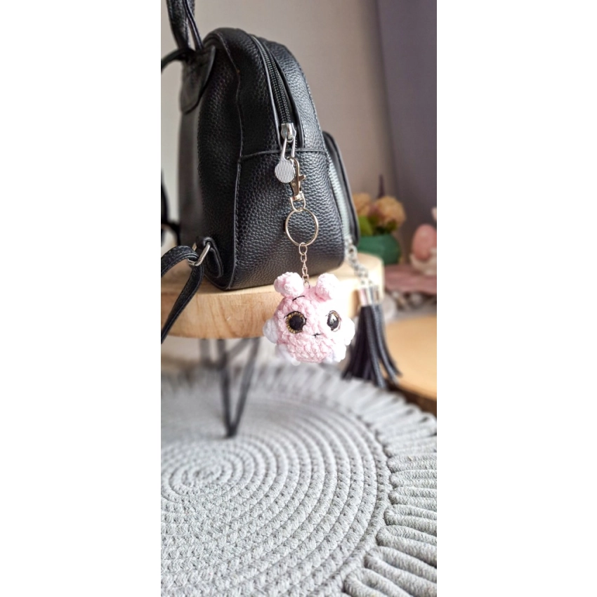 Różowy brelok królik handmade na szydełku | Maskotka z pluszowej włóczki