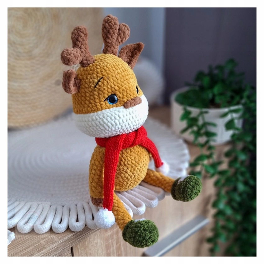 Jeleń szydełkowy 31 cm maskotka amigurumi handmade z szalikiem