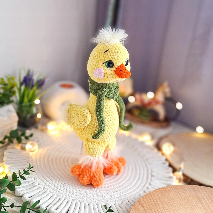 Pluszowa Gęś w Szaliku 31 cm – Ręcznie Robiona Maskotka Handmade