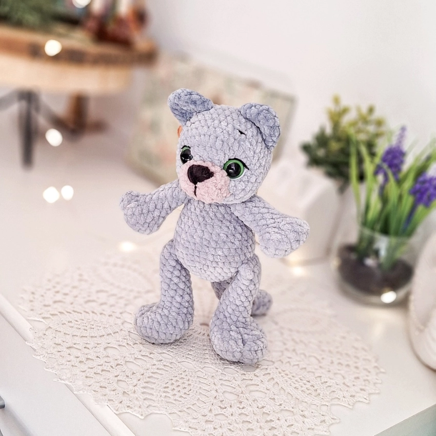Szary kotek 18 cm maskotka szydełkowa ręcznie robiona handmade