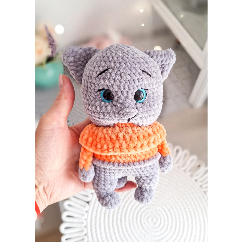 Soft handmade crochet grey cat, perfect as a unique gift for children and cat lovers.